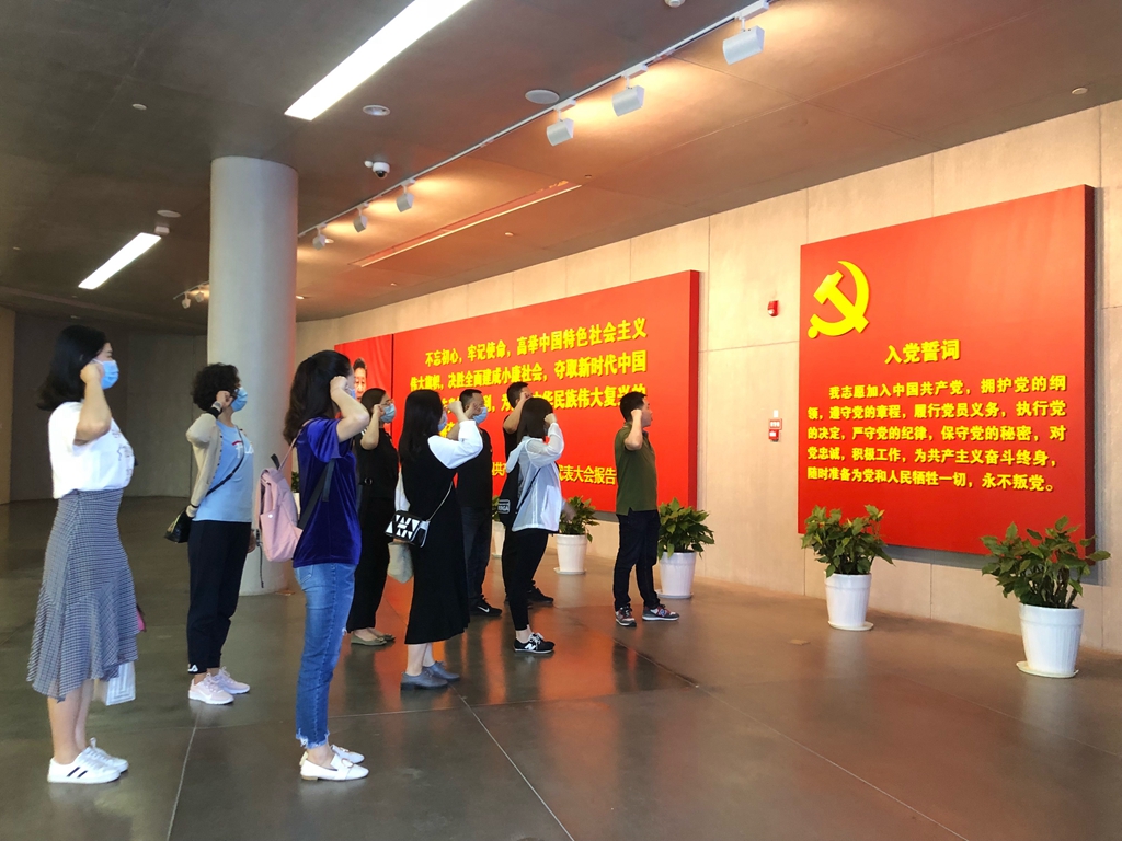 门诊精神科第六党支部开展“铭记历史，不忘初心”主题党日活动