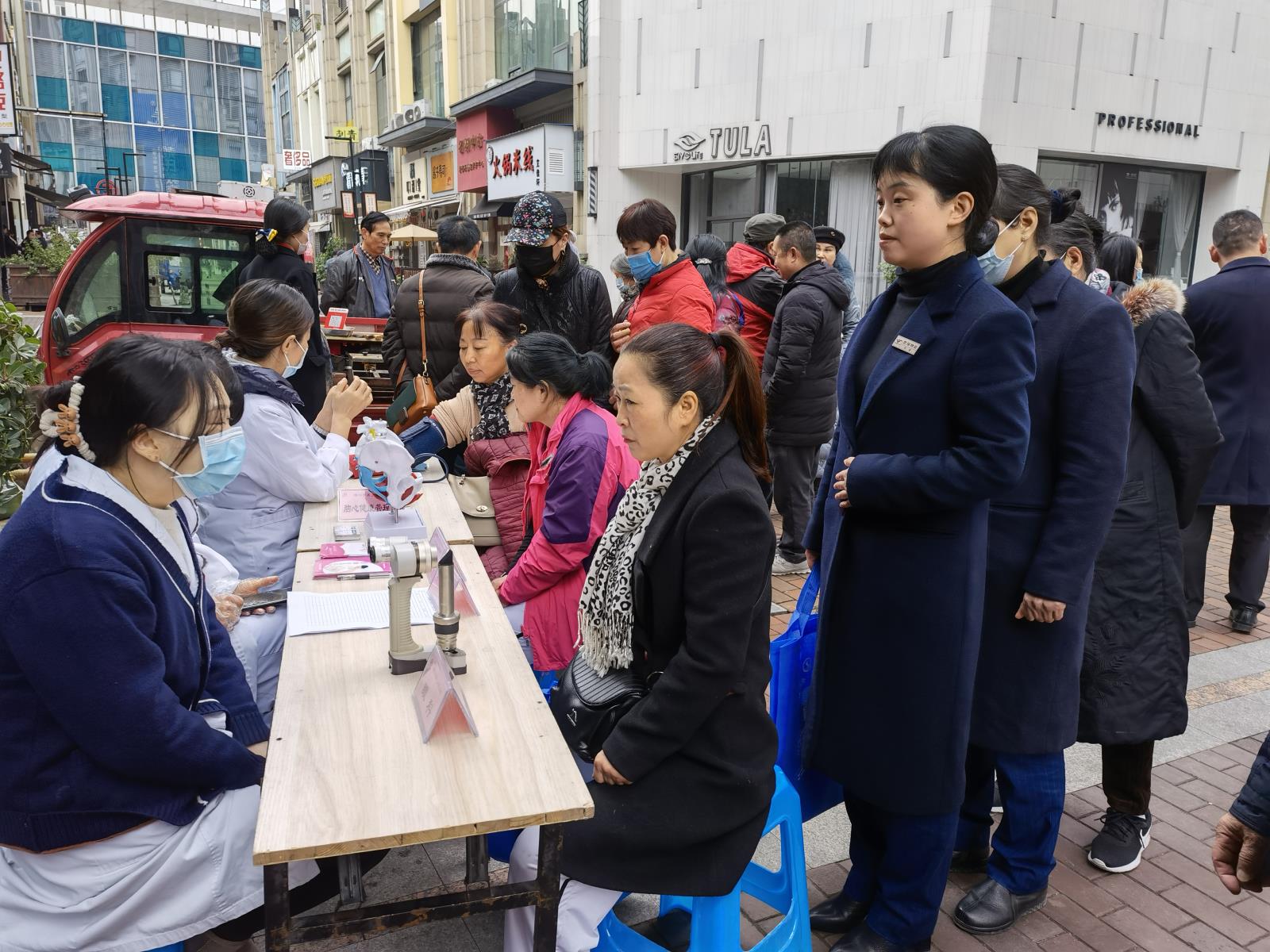 “我为群众办实事”主题活动走进涪城区飞来石社区