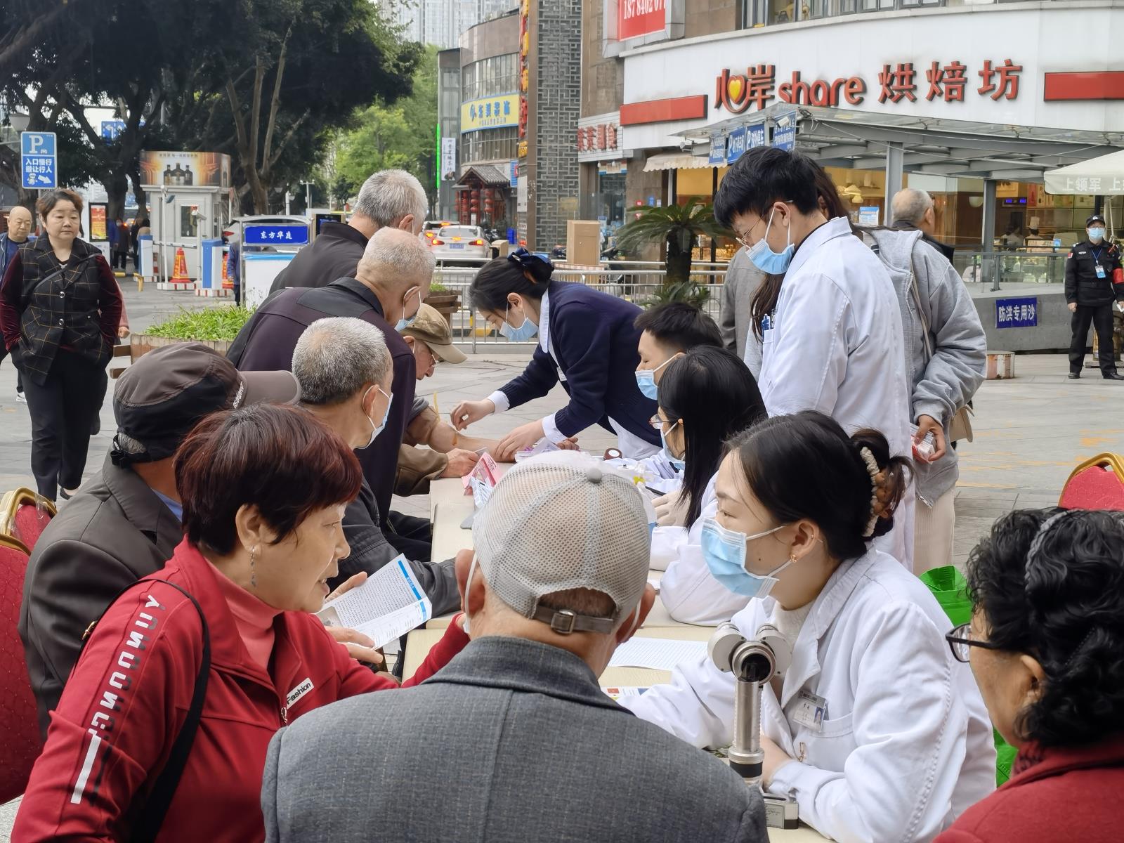 “三医党员送健康六进”活动走进涪城区绵江社区