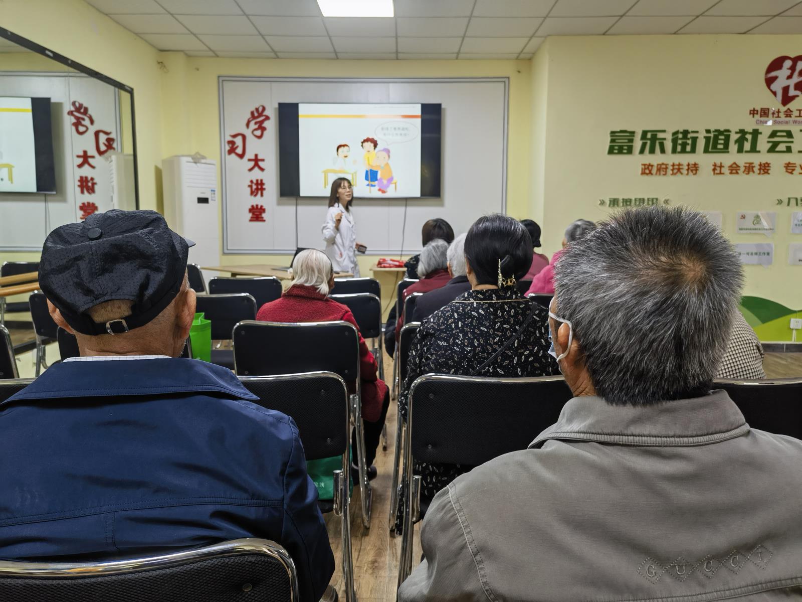 “三医党员送健康六进”活动走进游仙区富乐街道社会工作服务站