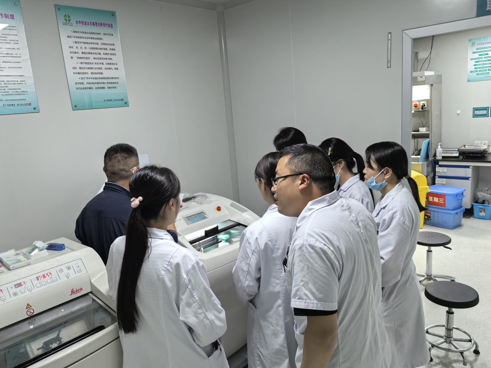 市三医院病理科技术组进行新冰冻机培训