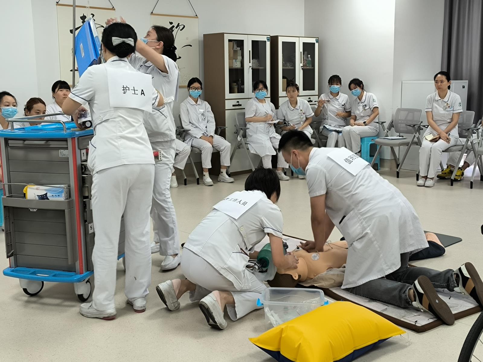 模拟外出检查应急演练，提升应急处置能力