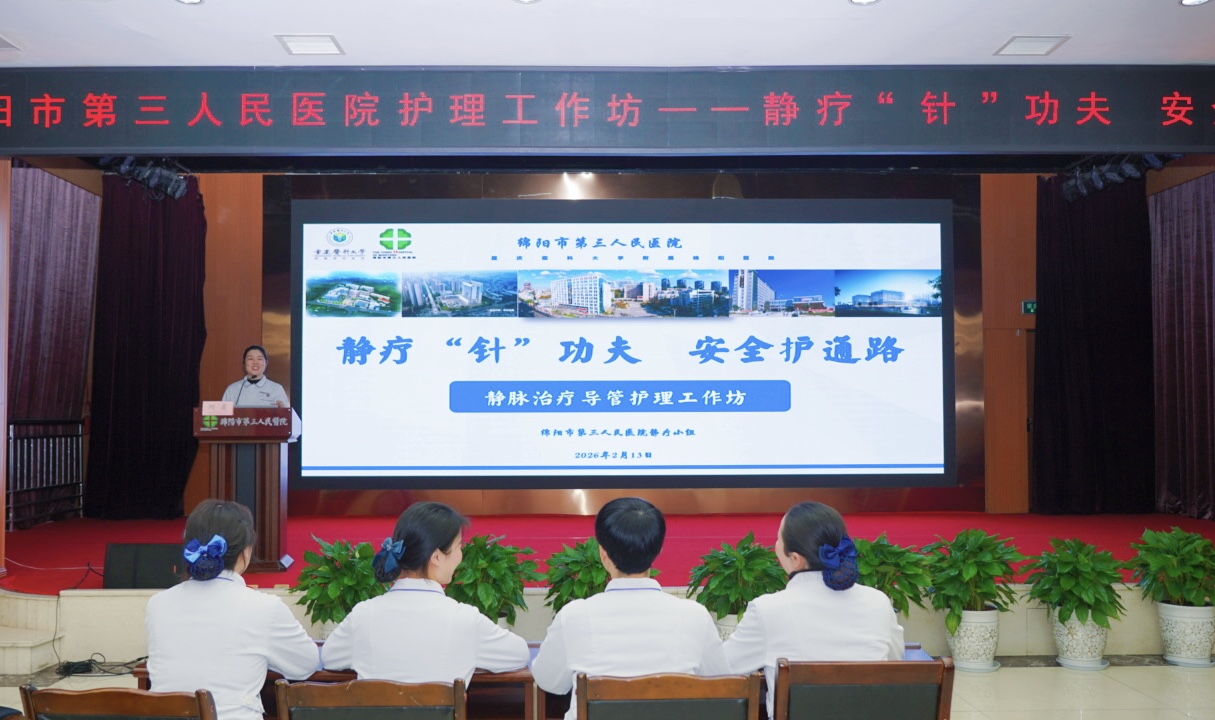 何霞.jpg 何霞.jpg